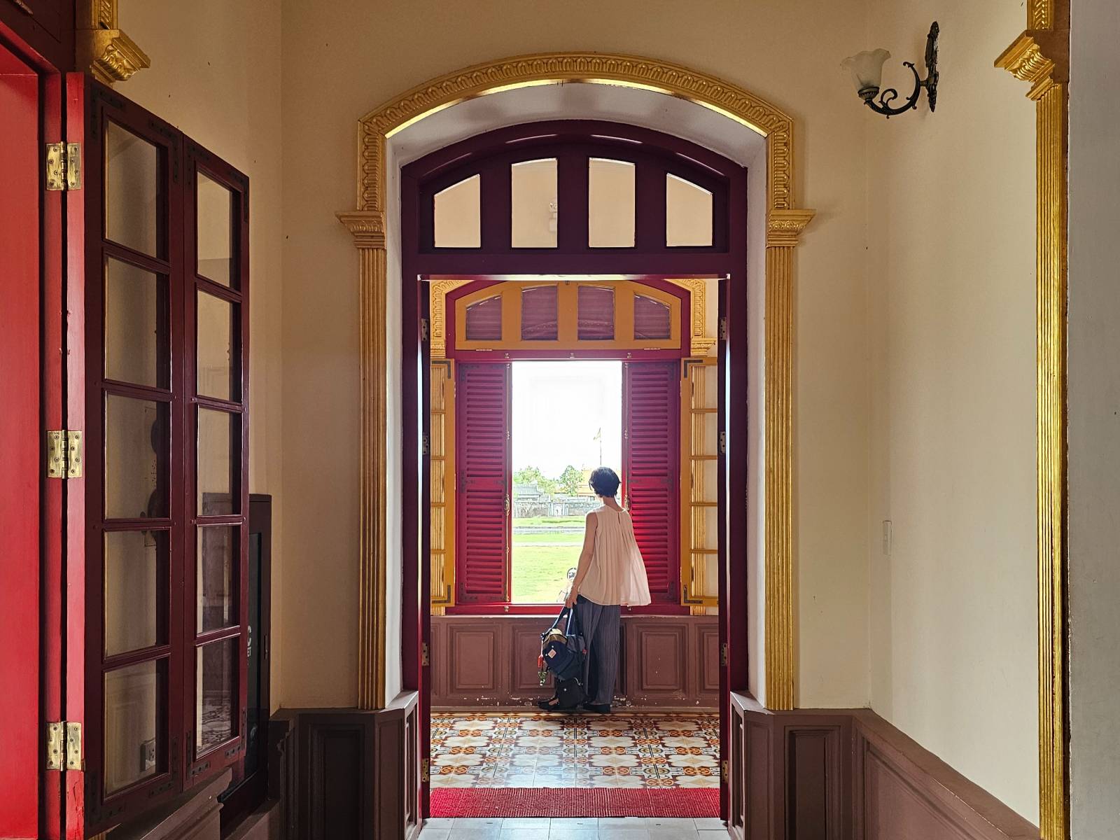 건물 내부에서 본 외부 창문-포토스팟&nbsp;