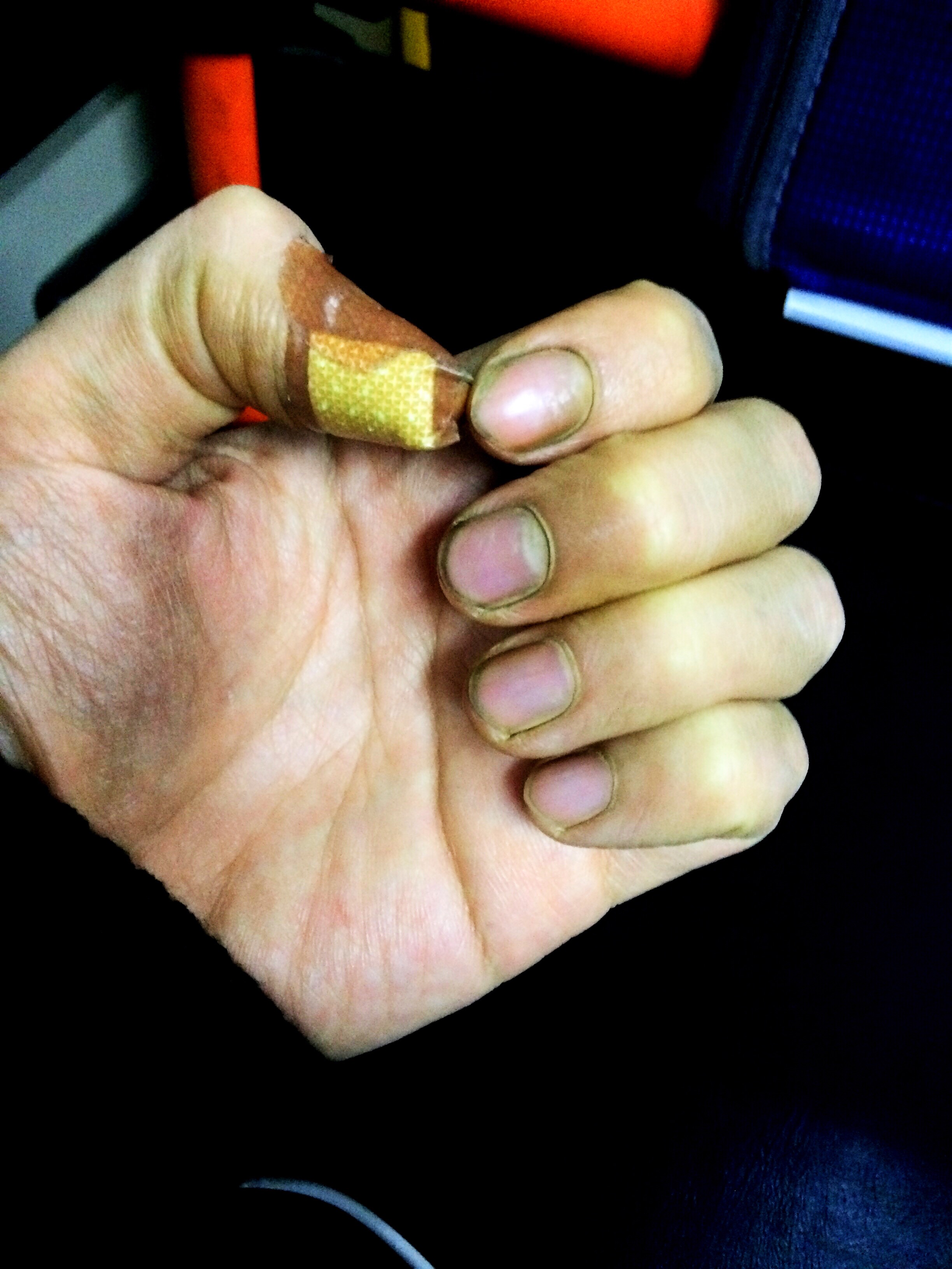 처음 대팻날 갈았던, 베이고 때 끼고 난리난리였던