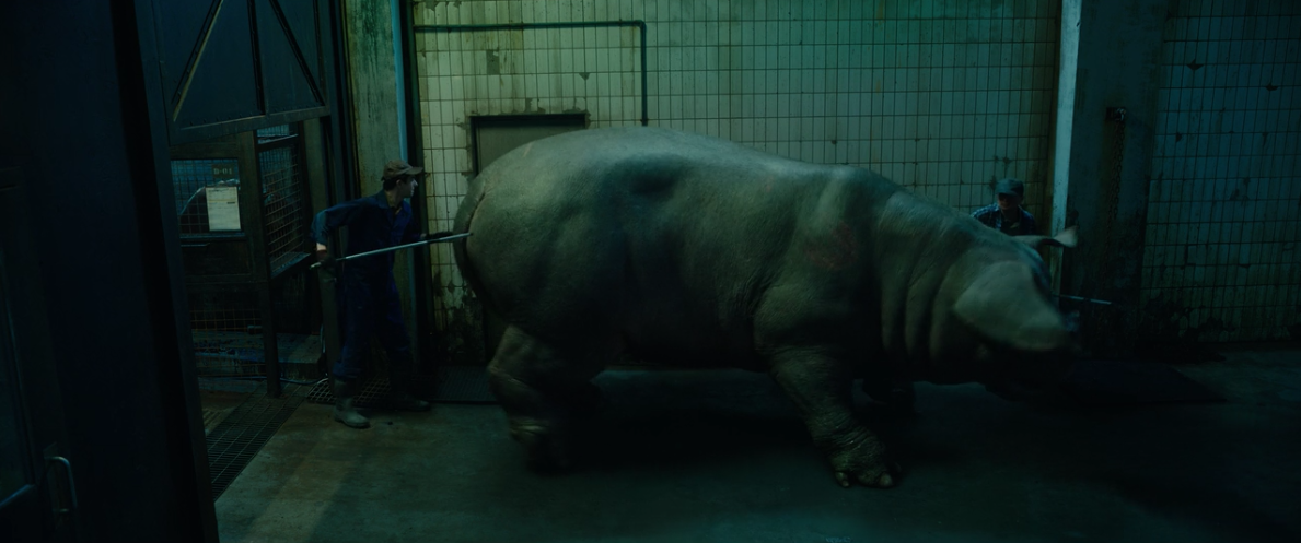 옥자가 끌려간 끔찍한 도살장 (이미지 : NETFLIX 제공)