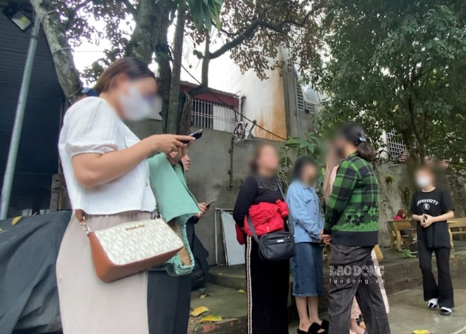 한국 신랑과 결혼하기 위해 베트남 신부를 중개할 뿐만 아니라 신부의 해외취업을 지원하게 위해 가짜 결혼을 중재하는 조직도 많습니다.