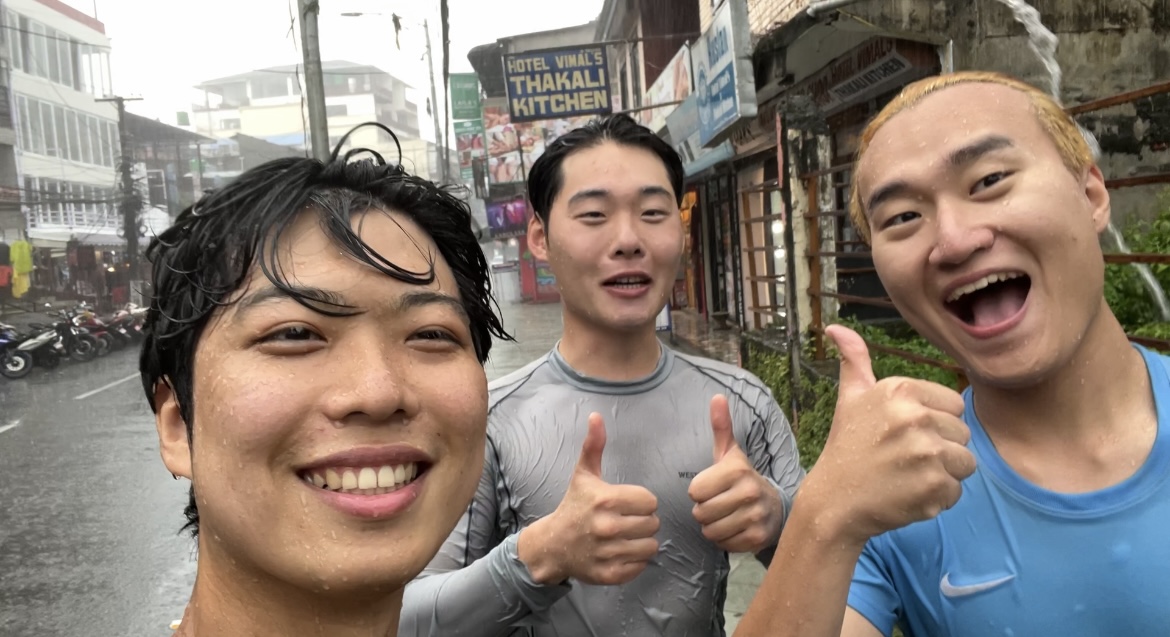 이럴 때 아니면 언제 비를 맞아보겠어요~~~~