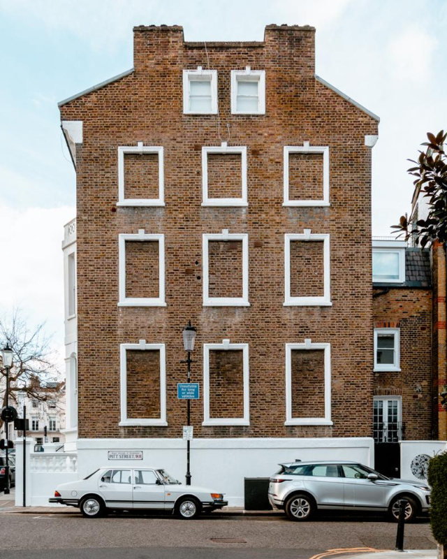 창문세를 피하려고 창문을 벽돌로 막아놓은 집. 사진가 앤디 빌먼(Andy Billman)이 런던에서 찍은 사진.
