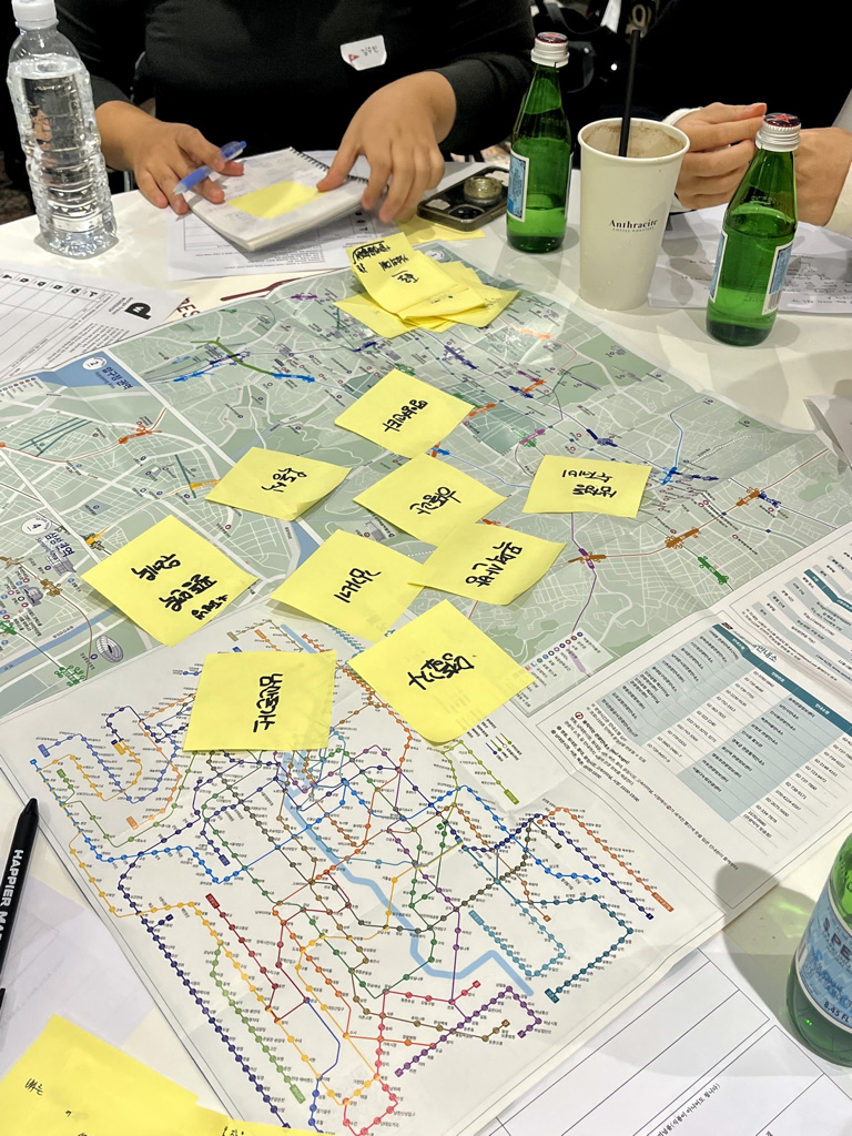 여러 주제 중, 레스토랑이라는 주제에 참여하게 됐다. 우리의 팀원은 모두가 뛰어났다. 지역다운 것, 즉 서울다운 것은 무엇인가에 대해 한참을 고민하다 각자의 경험을 기반으로 나온 장소를 나열했다.