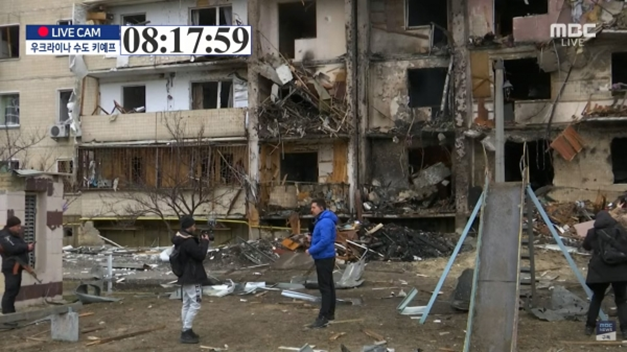 우크라이나 현지 생중계 모습, 전쟁의 참상을 관점 없이 보도하고 소비하는 것이 과연 어떤 의미가 있을까? © 유튜브 채널 'MBCNEWS'