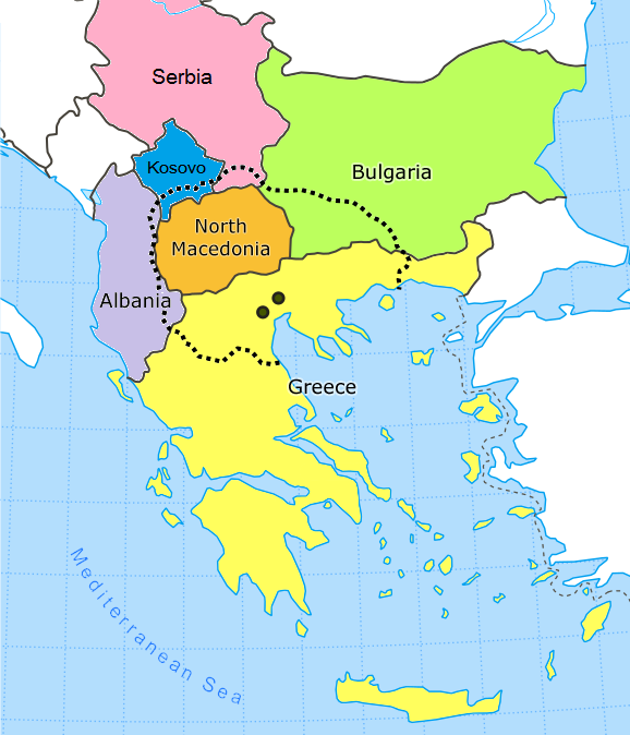 위키피디아에 있는 마케도니아 지도. 점선으로 표시된 영역이 '마케도니아'라 불리는 지역의 최대 경계고, 점 찍힌 곳이 마케도니아 왕국의 수도 위치입니다.