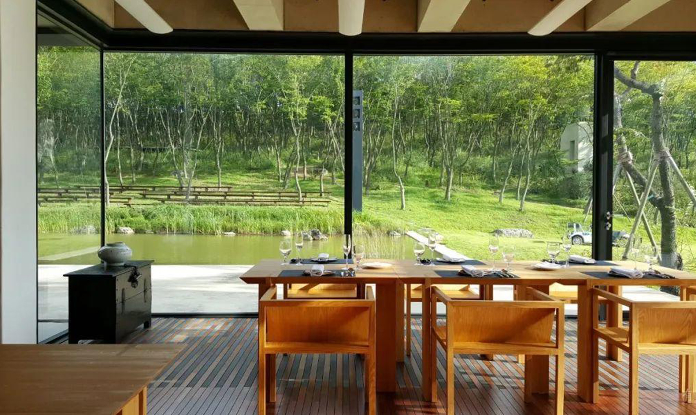 건축가 승효상이 설계한 사담, 점심 또는 저녁 식사를 예약시 이곳에서 식사가 이루어진다 @사유원 홈페이지