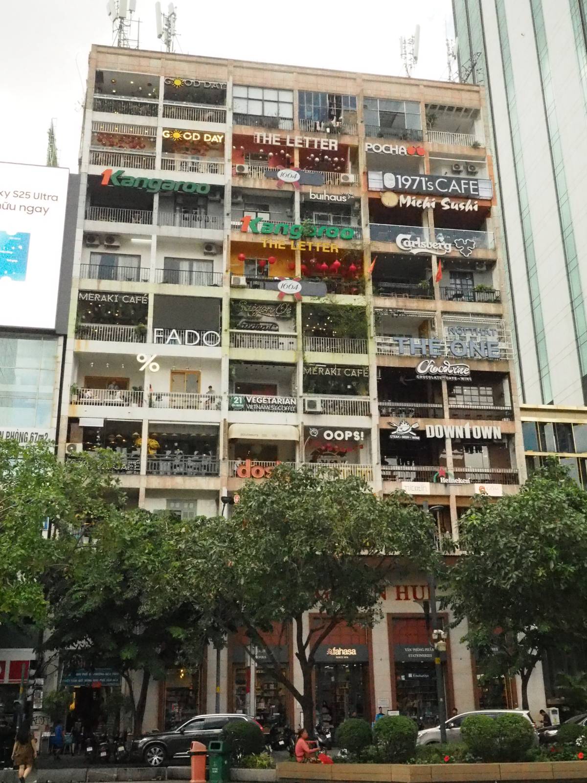호치민시 응웬후에거리 명물 아파트상가 (사진: 이승윤님 제공)