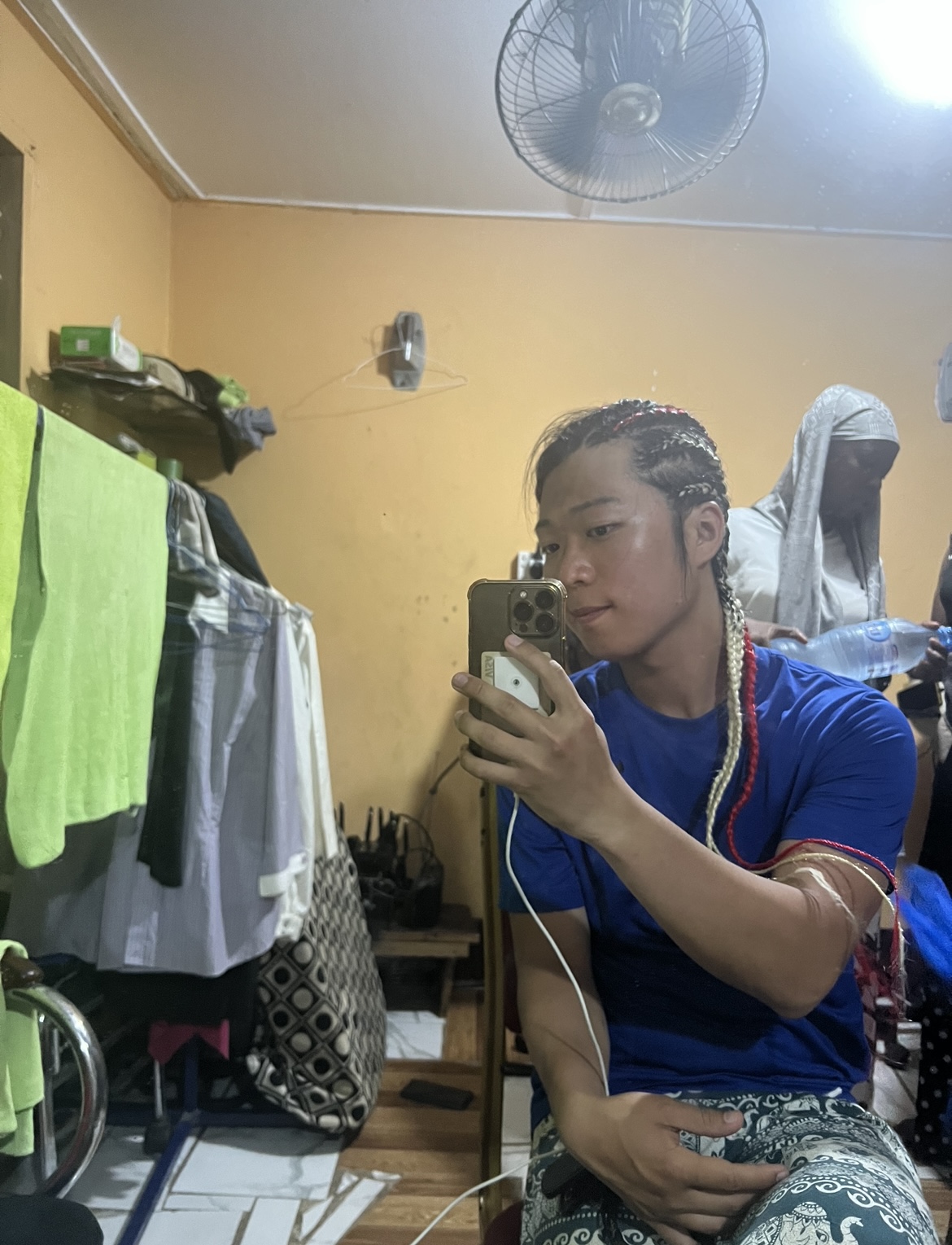 외로움도 아주 잠시, 레게머리도 해보며 아뿌리카에 동화되어버렸지요오오