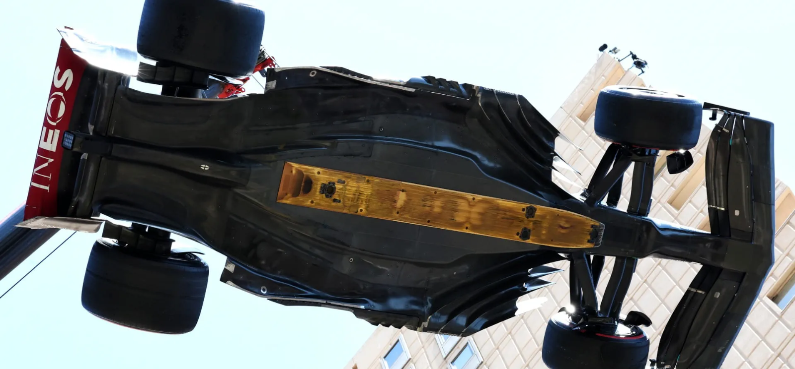 저 세로로 긴 부분이 플랭크입니다 