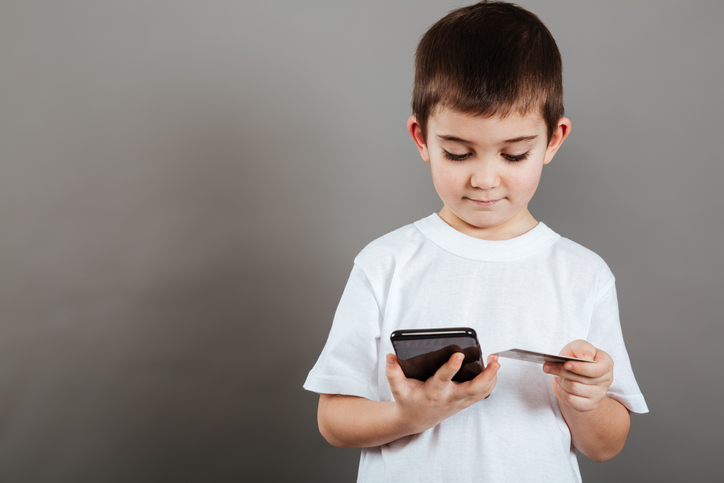 [출처 : 네이버 교육뉴스 브리핑] 카드를 사용하는 10대.