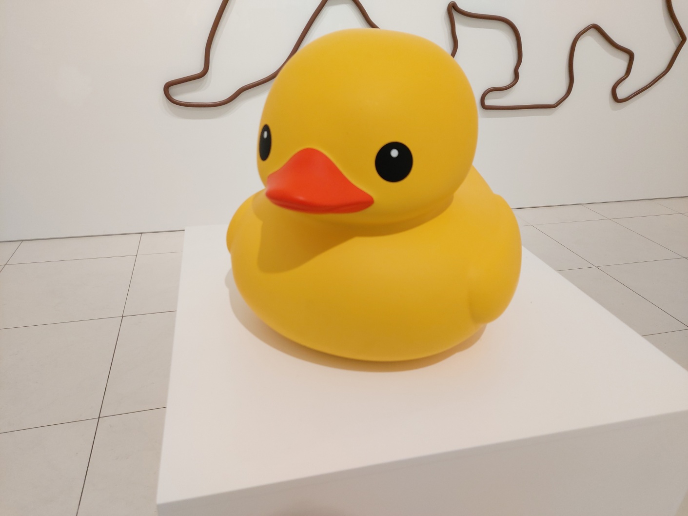 플로렌틴 호프만, 〈Rubber Duck (s) 6/10〉, 2023