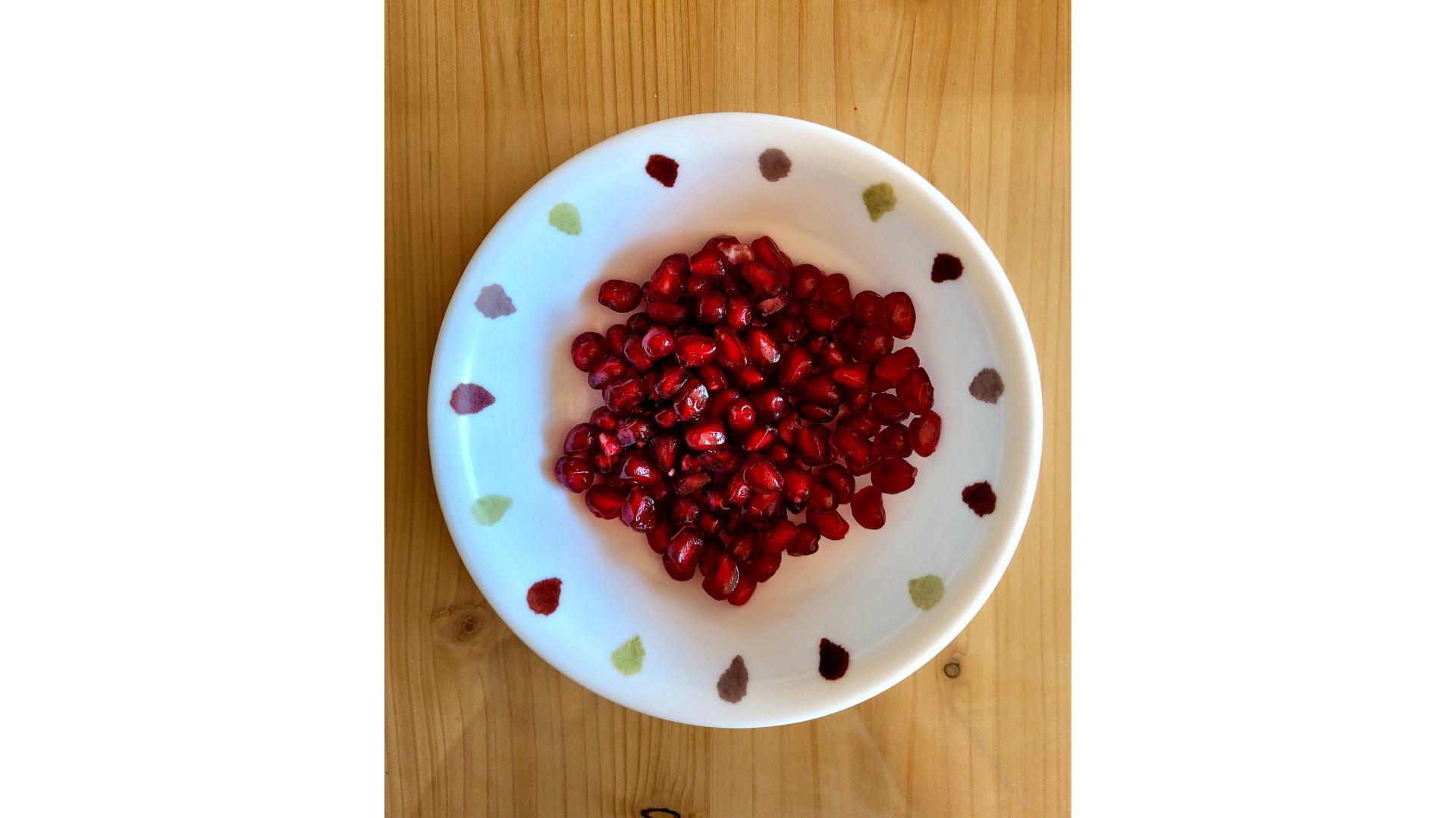 먹기 좋게 준비한 석류