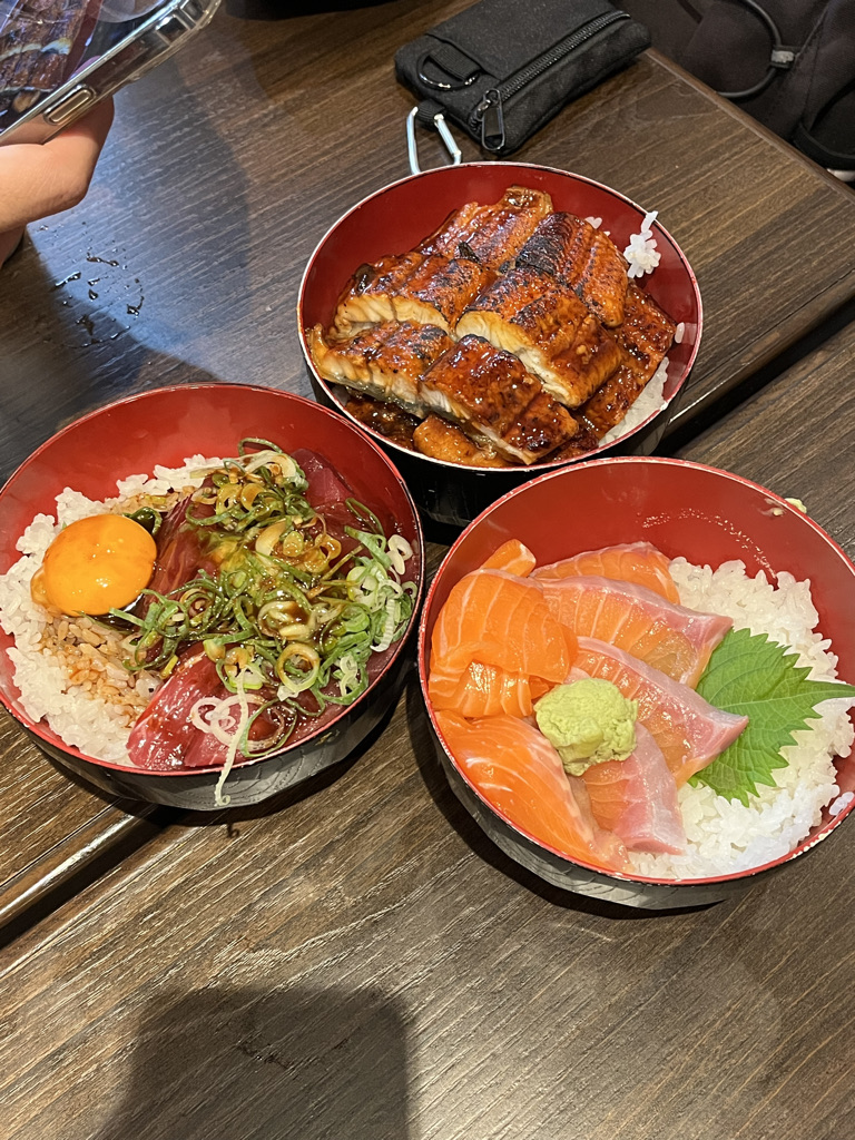 지각생 초밥은 아직 나오지 않았다.