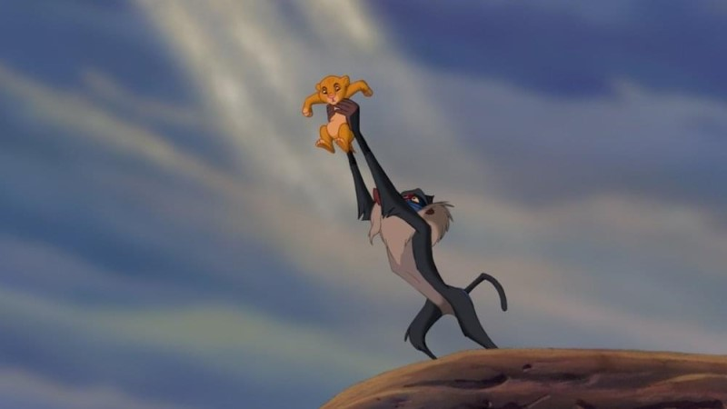 만화&nbsp;『라이온 킹』 속 라피카가 아기 심바의 탄생을 축하하는 장면&nbsp;ⓒDisney