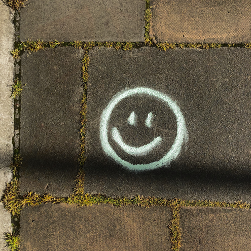 목적지를 향한 걸음 뿐인 여정 말고,하늘도 땅도 주위도 둘러보며 걷자.